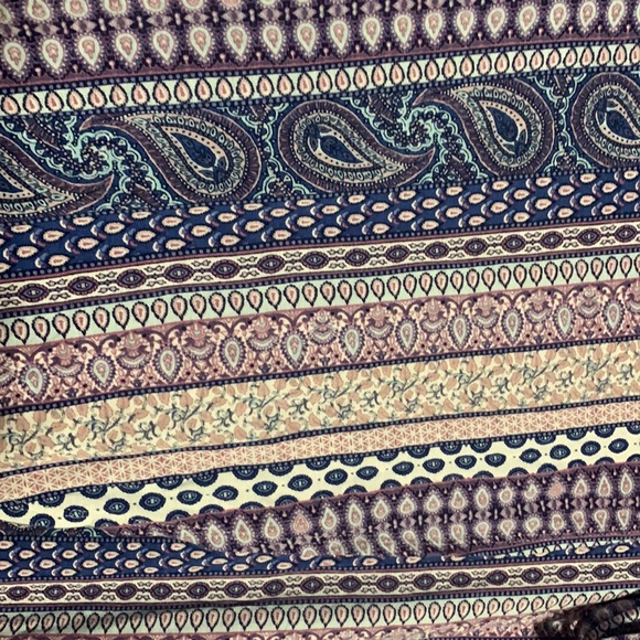 High low colorful printed Skirt with a tie on the side. Size: S A32 - Picture 2 of 5